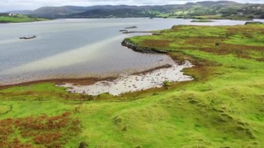 Donegal, İrlanda 'daki Lettermacaward' ın Gweebarra Körfezi