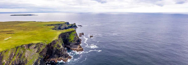 Aerial view of wild coast by Glencolumbkille in County Donegal, Irleand. — Stock Photo, Image
