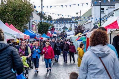 GLENTIES, COUNTY DONEGAL, IRELAND - 13 Eylül 2025: The Hasat Fuarı, Anayol 'da düzenlenen ücretsiz yıllık etkinliktir..