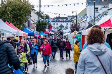 GLENTIES, COUNTY DONEGAL, IRELAND - 13 Eylül 2025: The Hasat Fuarı, Anayol 'da düzenlenen ücretsiz yıllık etkinliktir..