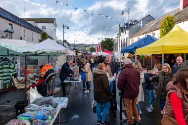 GLENTIES, COUNTY DONEGAL, IRELAND - 13 Eylül 2025: The Hasat Fuarı, Anayol 'da düzenlenen ücretsiz yıllık etkinliktir..