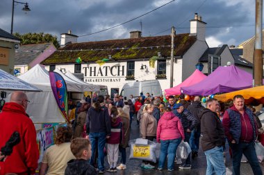 GLENTIES, COUNTY DONEGAL, IRELAND - 13 Eylül 2025: The Hasat Fuarı, Anayol 'da düzenlenen ücretsiz yıllık etkinliktir..