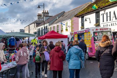 GLENTIES, COUNTY DONEGAL, IRELAND - 13 Eylül 2025: The Hasat Fuarı, Anayol 'da düzenlenen ücretsiz yıllık etkinliktir..