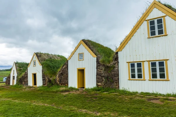 Traditionelle Rasenhäuser Glaumbaer Island — Stockfoto