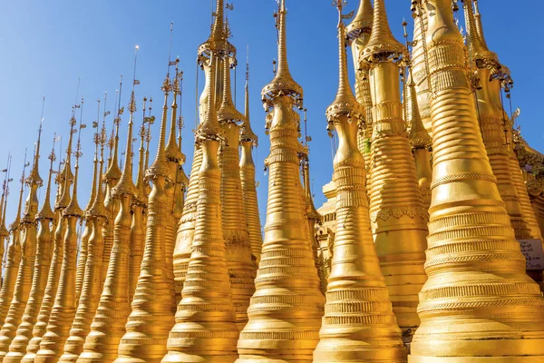 Pagodas na Shwe Indein Pagoda — Stock fotografie