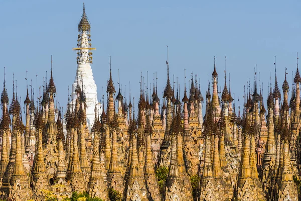 Pagodas en Kakku —  Fotos de Stock