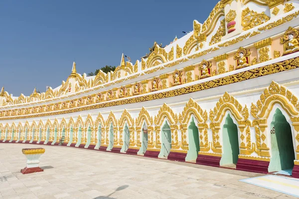 U Min Thonze mağara Pagoda — Stok fotoğraf