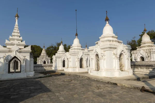 Pagoda bianca di Kuthodaw — Foto Stock