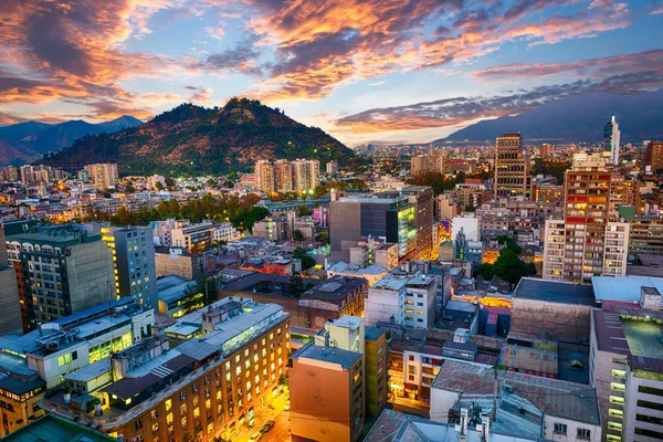 Panorama serale di Santiago del Cile — Foto Stock