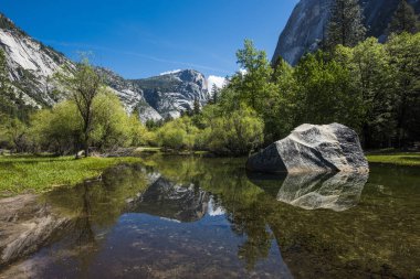 yosemite Milli Parkı içinde ayna göl