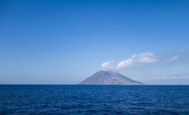 Stromboli volkan ve deniz