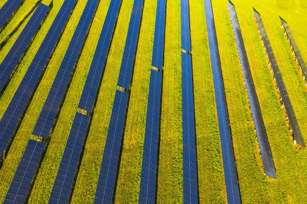 Les panneaux solaires comme symbole des énergies renouvelables — Photo