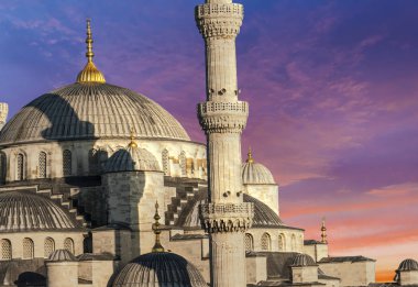 Gün batımında Istanbul'da Sultanahmet Camii