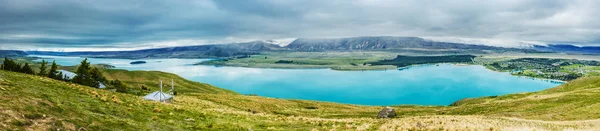 Panorama jeziora Tekapo z Mt. John Obserwatorium w Nowej Zelandii — Zdjęcie stockowe