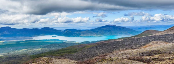 Jezero Rotoaira z sopky Tongariro na Novém Zélandu — Stock fotografie