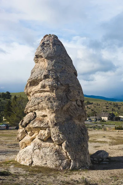 Liberty cap hot spring in Yellowstone National Park — 图库照片