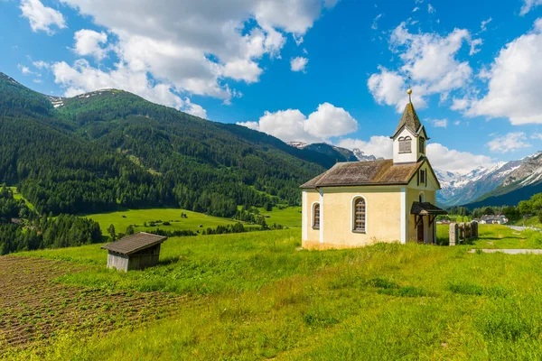 Kleine Antonius Kapelle Der Nähe Der Alpenstadt Trins Unweit Des — Stockfoto