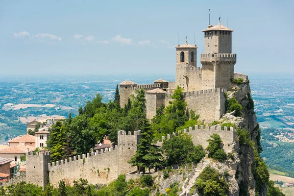 Poderosa Torre Guaita Fortaleza Monte Titano Acima República San Marino — Fotografia de Stock