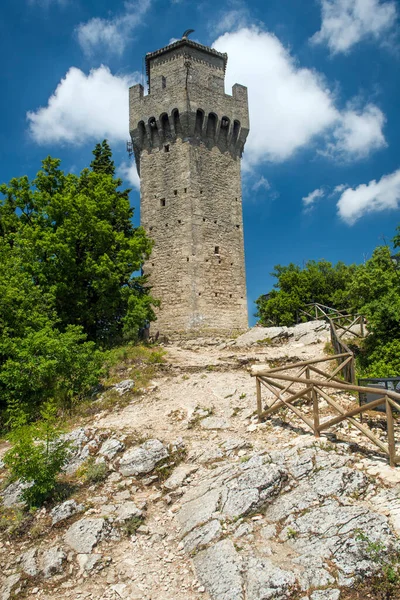Mäktiga Montale Tower Och Fästning Berget Titano Ovanför Republiken San — Stockfoto