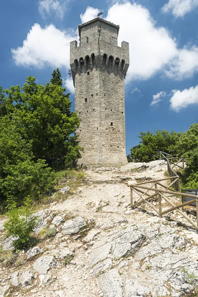 Mäktiga Montale Tower Och Fästning Berget Titano Ovanför Republiken San — Stockfoto