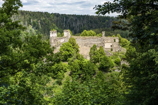 Ruinerna Ett Gammalt Gotiskt Slott Divci Kamen Jungfrustenen Södra Tjeckien — Stockfoto