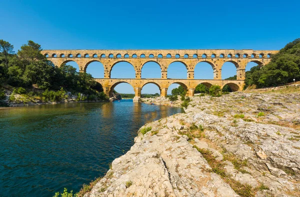Pont Gard Είναι Ένα Παλιό Ρωμαϊκό Υδραγωγείο Νότια Γαλλία Κοντά — Φωτογραφία Αρχείου