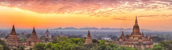 Vacker Soluppgång Över Gamla Pagoder Gammal Stad Bagan Myanmar Panorama — Stockfoto