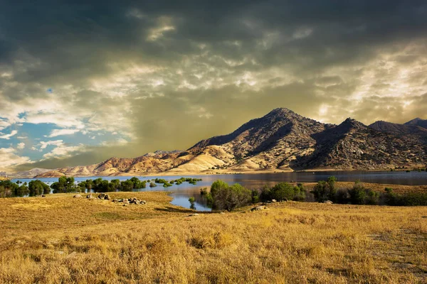 Λίμνη Kaweah Είναι Δεξαμενή Νερού Στον Ποταμό Kaweah Κάτω Από — Φωτογραφία Αρχείου