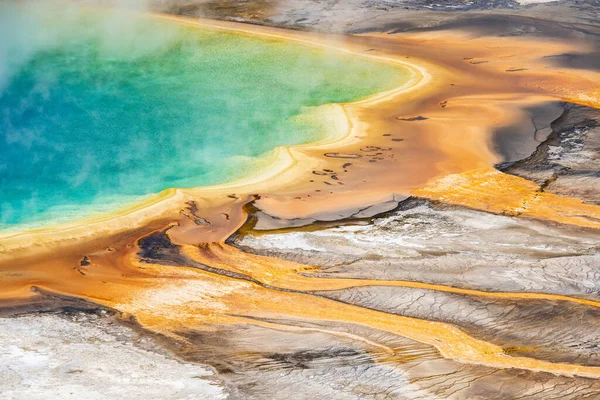 Zdjęcie Wielkiej Pryzmatycznej Wiosny Góry Park Narodowy Yellowstone Wyoming Usa — Zdjęcie stockowe