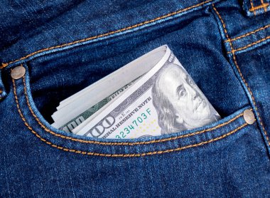 Pantolon cebinde dolar banknotları