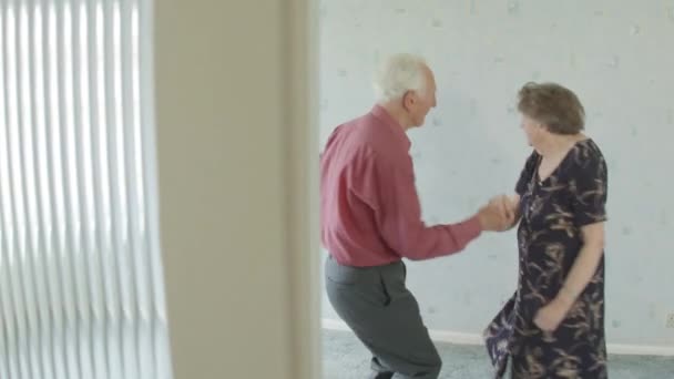 Actieve Jongeren Kern Kaukasische Senior Echt Paar Jive Dansen Hun — Stockvideo