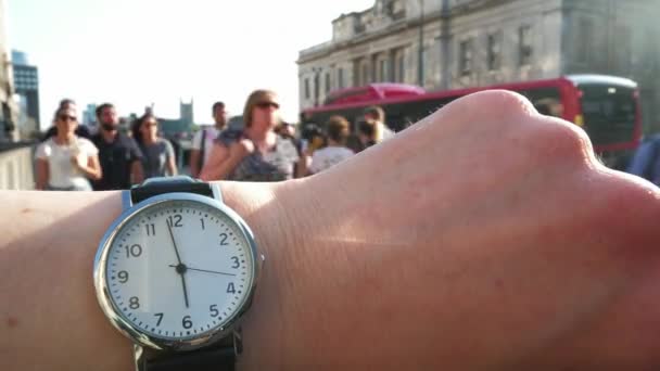 Londres Inglaterra Mayo 2018 Lapso Tiempo Hombre Que Llevaba Reloj — Vídeos de Stock