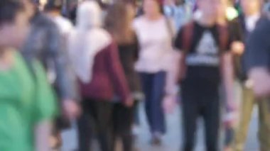 Oxford street alacakaranlıkta defocussed yayalar 