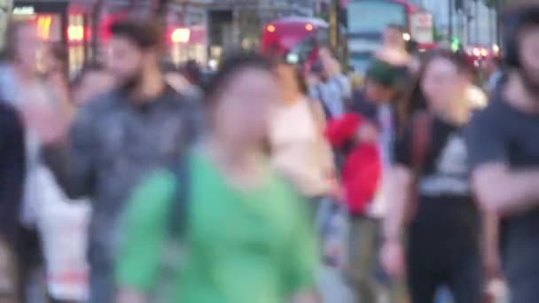 Defokussierte Fußgänger Der Dämmerung Der Oxford Street — Stockvideo