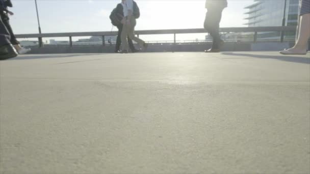 Низький Кут Зору Пасажирів Годину Пік Лондонський Міст Лондон — стокове відео
