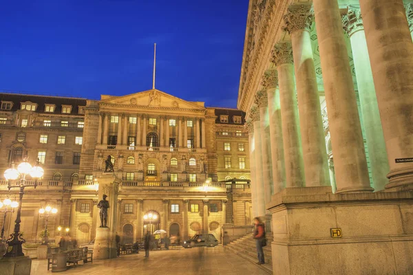 Banco de Inglaterra y Royal Exchange al atardecer — Foto de Stock