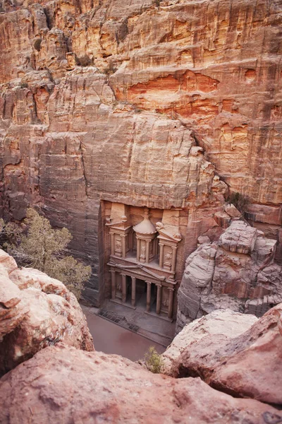 Erhöhter Blick auf die Schatzkammer, Petra — Stockfoto