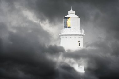 Bulutlardaki deniz feneri