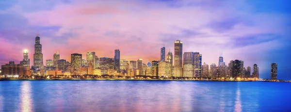 Chicago Skyline al atardecer Imágenes de stock libres de derechos