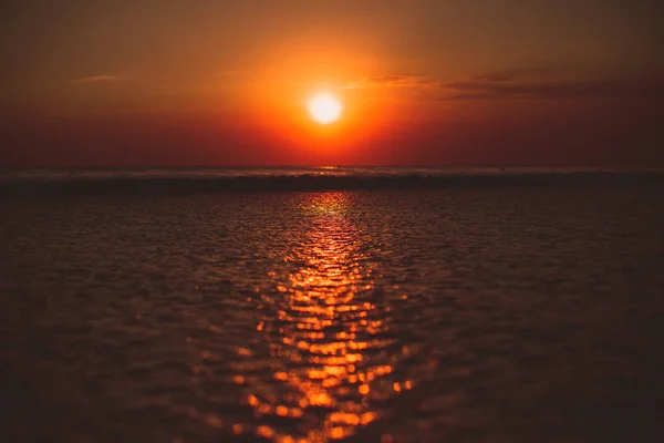 Krásné Oranžové Slunce Červánky Slunce Odraz Vodě — Stock fotografie