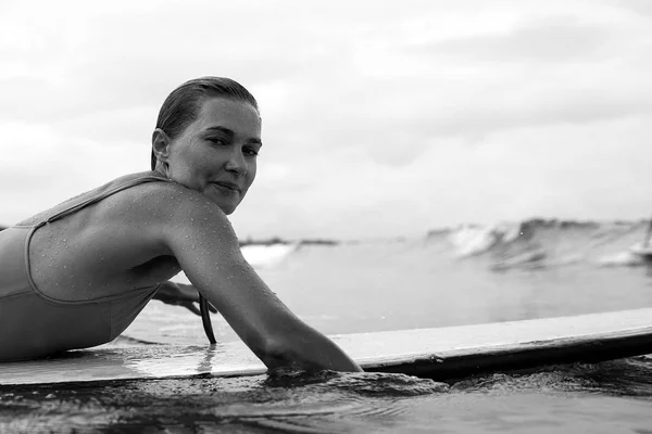 Beautiful Girl Surfer Swims Board Indian Ocean Bali Island — Stock Photo, Image