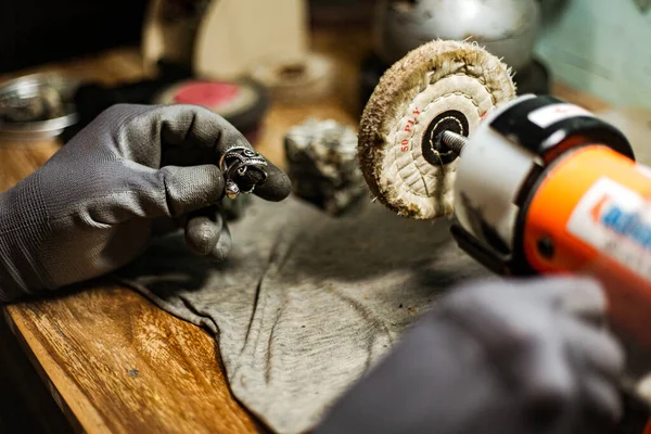 Close Partial View Jeweler Making Silver Ring Island Bali Indonesia — Stock Photo, Image