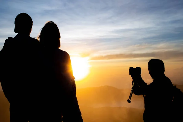 Silhouette Einer Touristengruppe Bei Sonnenaufgang Auf Dem Vulkan Batur Bali — Stockfoto