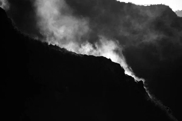 Majestosa Paisagem Montanhosa Imagem Preto Branco Vulcão Batur Indonésia — Fotografia de Stock
