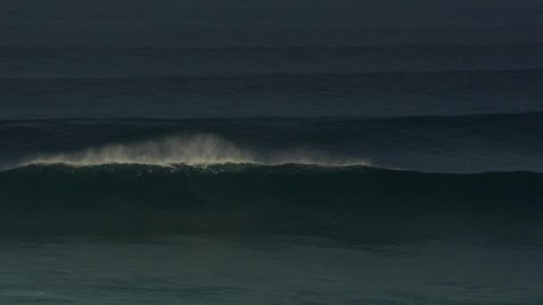 Vista Ángulo Alto Tabla Remar Surfista Ola Grande Océano — Vídeos de Stock