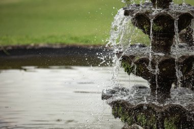 Dekoratif fıskiyenin yakın görüntüsü. Bali. Endonezya