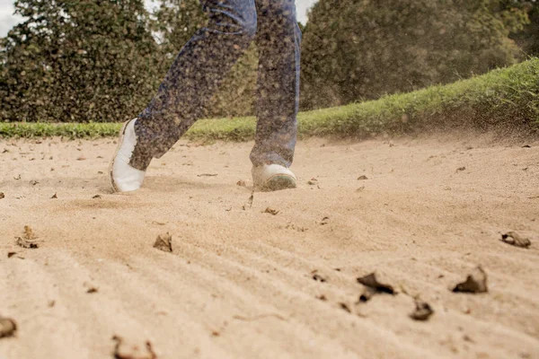 Tiro Cortado Golfista Profissional Jogando Golfe Areia Bali Indonésia — Fotografia de Stock