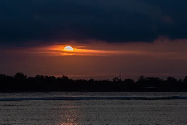 Bela Vista Natural Costa Oceano Céu Nublado Durante Pôr Sol — Fotografia de Stock