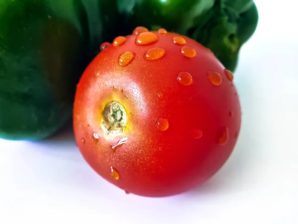 Färska Ekologiska Tomater Och Paprika Vit Bakgrund — Stockfoto