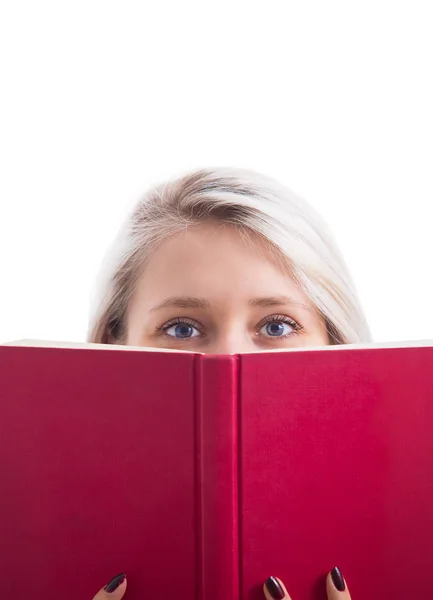 Close Retrato Menina Estudante Bonita Escondendo Atrás Livro Aberto Vermelho — Fotografia de Stock